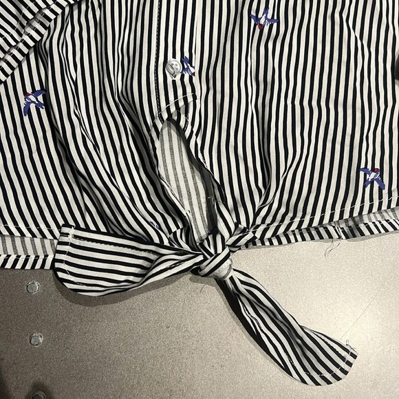 NWT  adorable striped tie front blouse with birds - Picture 4 of 7